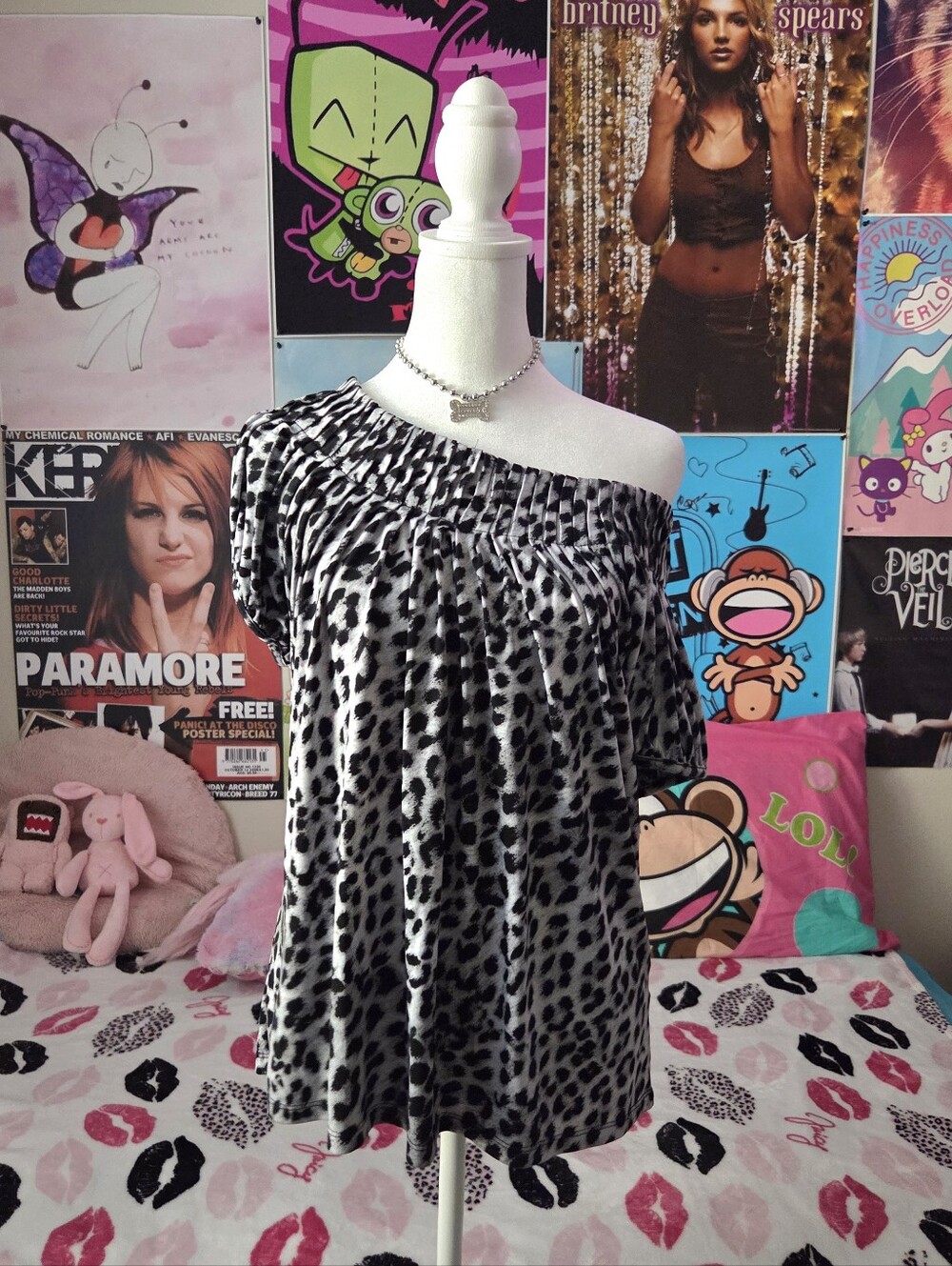 Y2k black & white leopard print off the shoulder top
